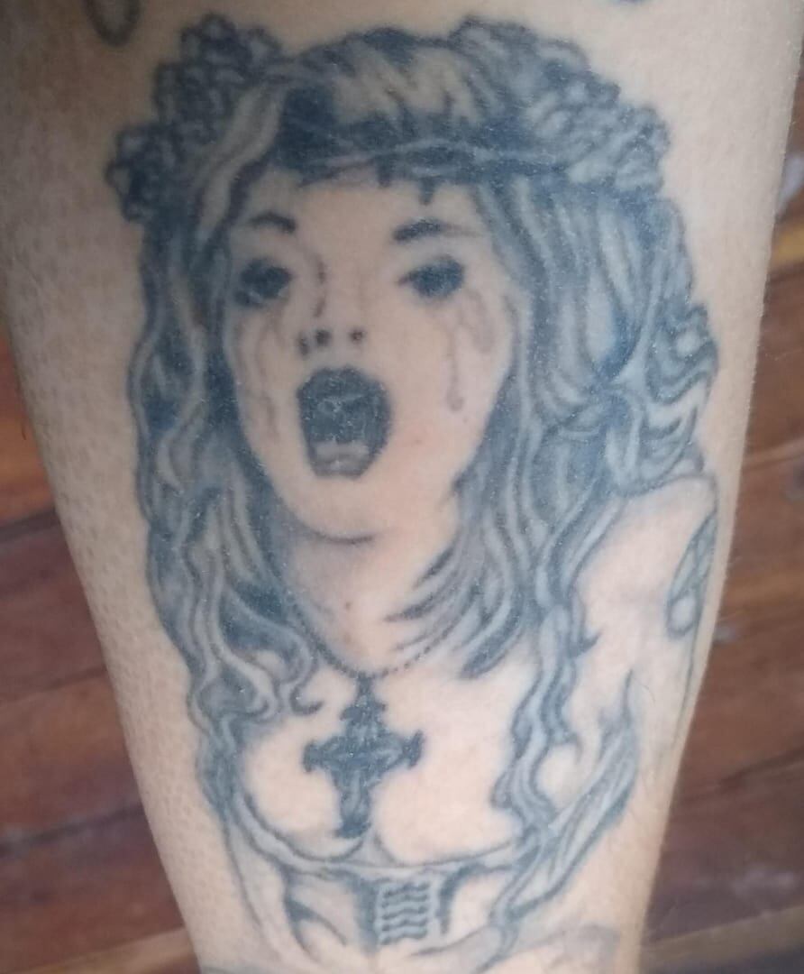 Orlando Masís tiene tatuajes