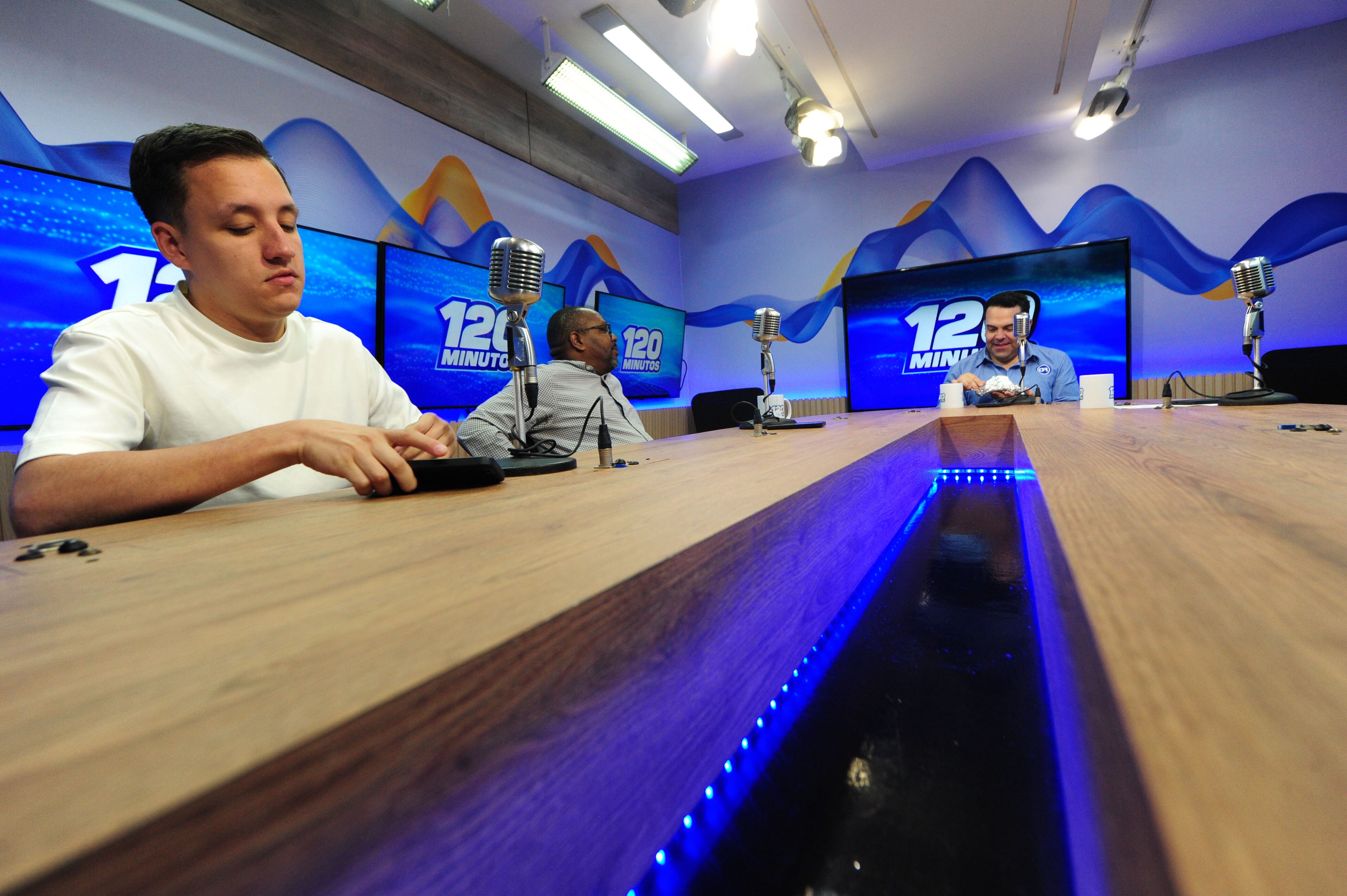 Programa deportivo 120 Minutos Repretel.