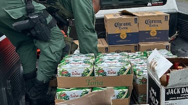 Esto ocurrió con dos conductores que llevaban más de mil cervezas de contrabando