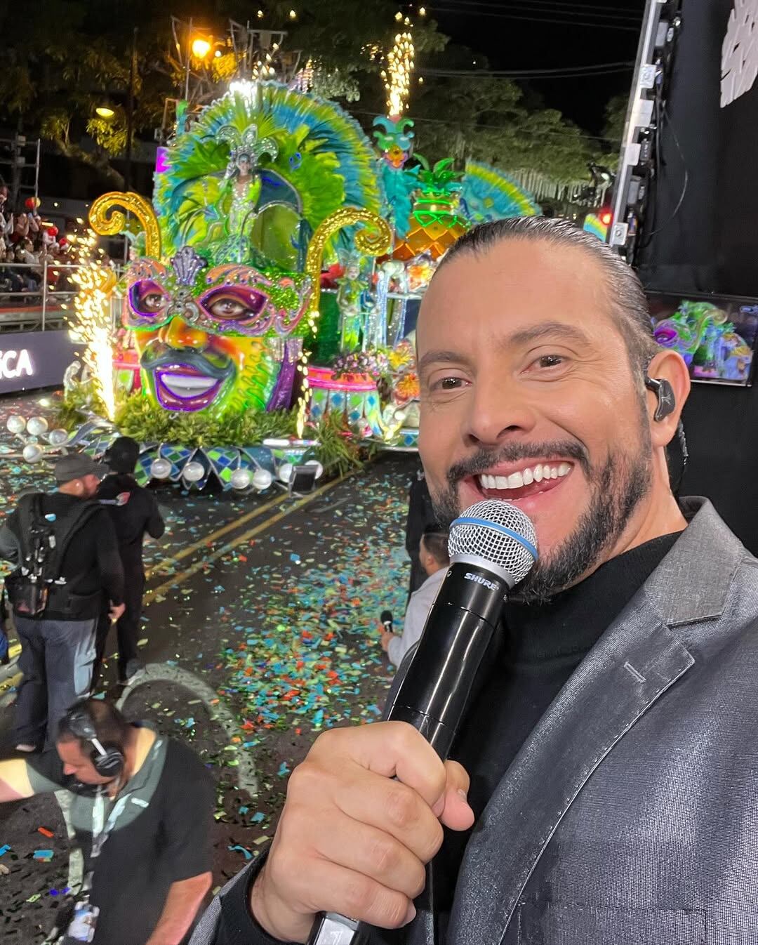 Yiyo Alfaro presentó dos años el festival de la luz para canal 7.