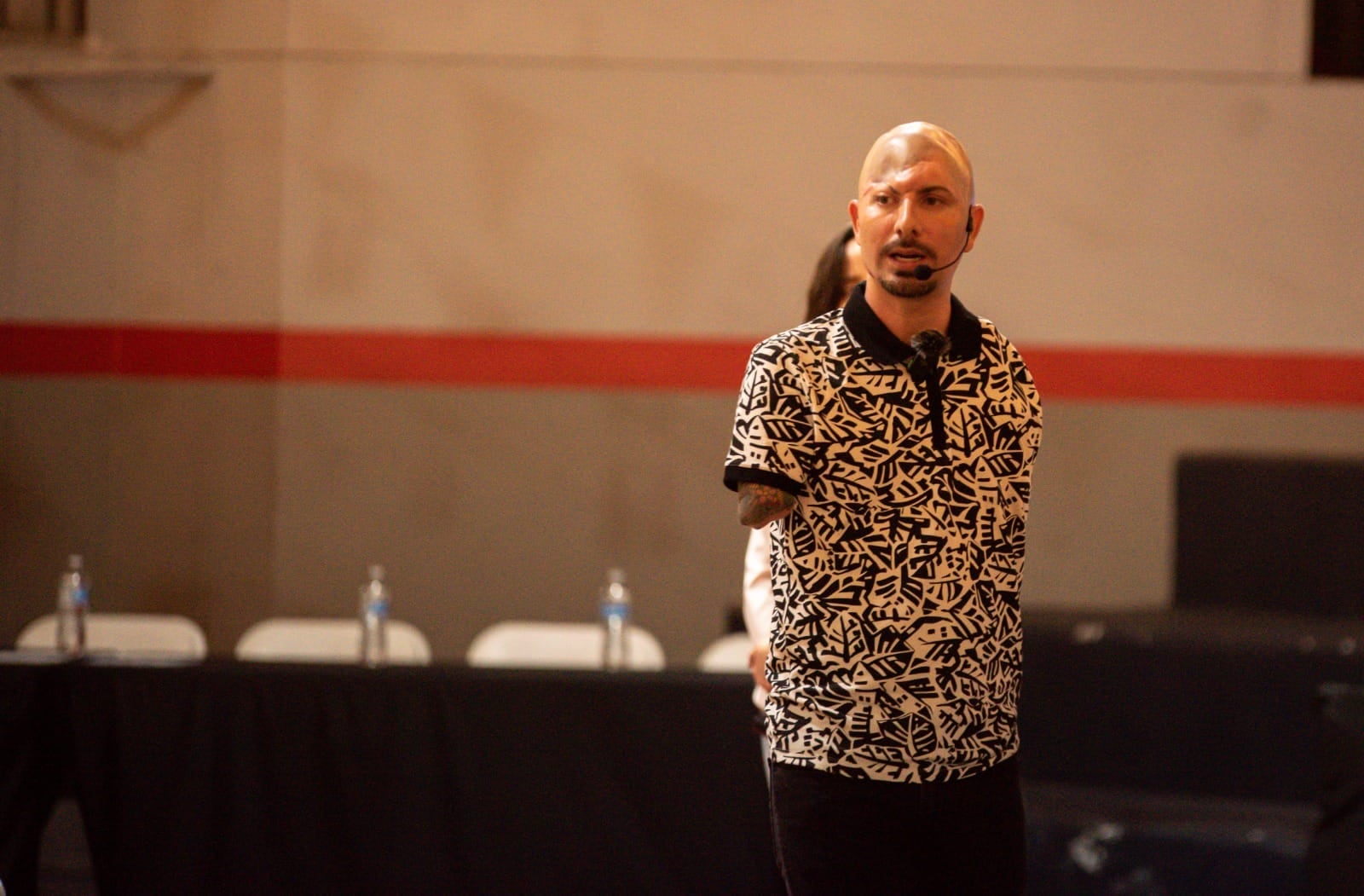 El motivador Alex Reyes está listo para iniciar el ascenso al Cerro Chirripó.