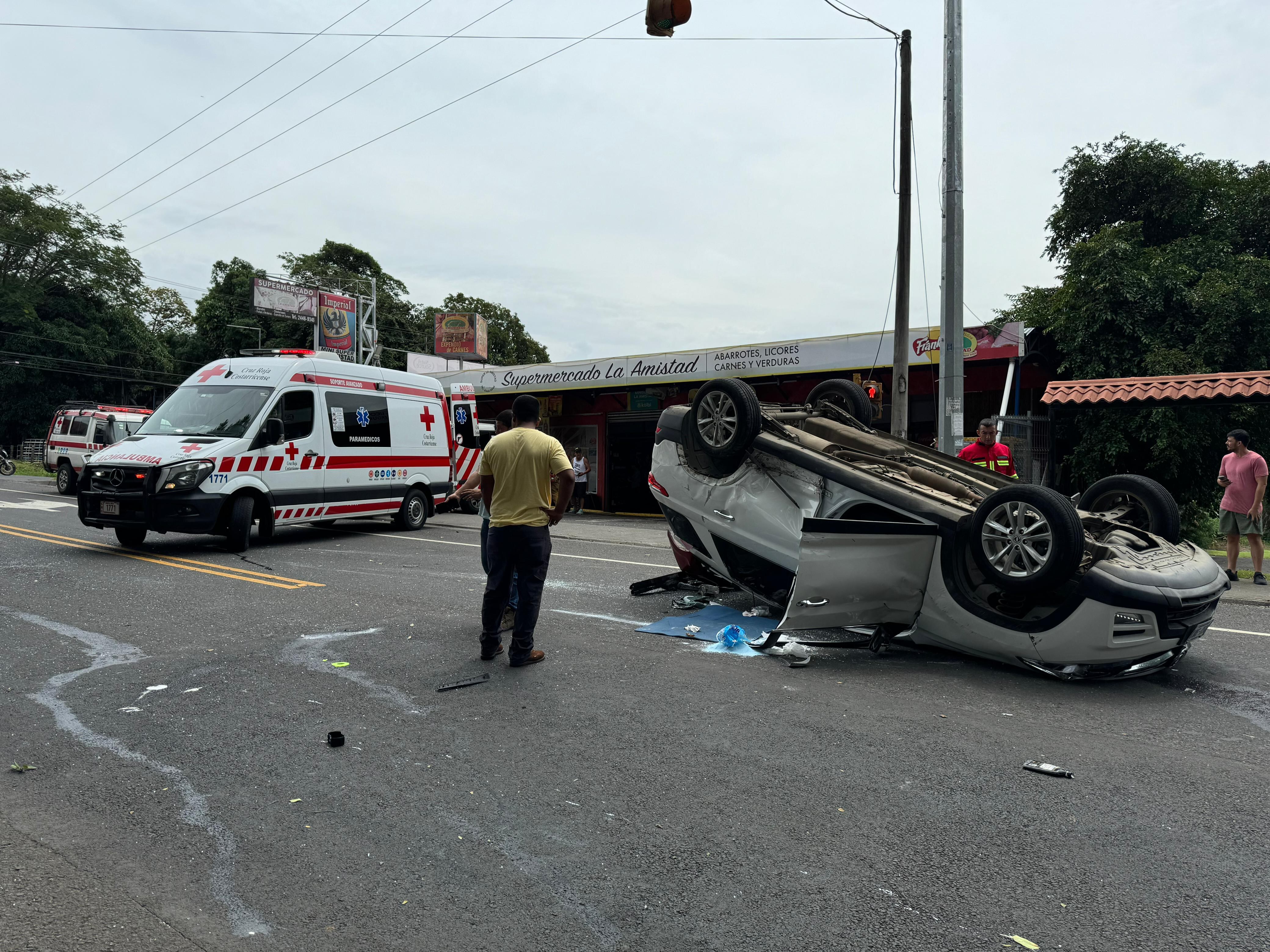 La Cruz Roja atendió un grave accidente en Atenas