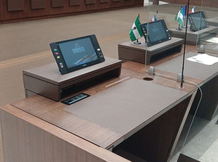 Nueva curul para acomodar a Gloria Navas cerca del PLN.