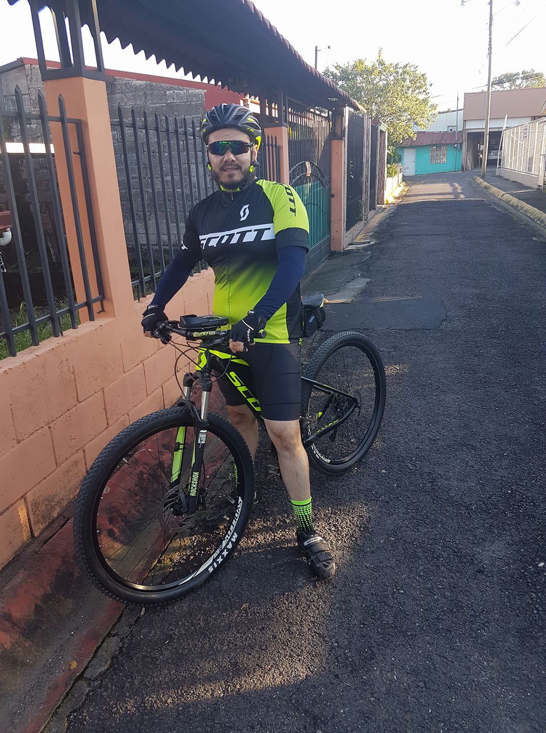 Luis Gerardo también disfrutaba de hacer ejercicio cada vez que podía.