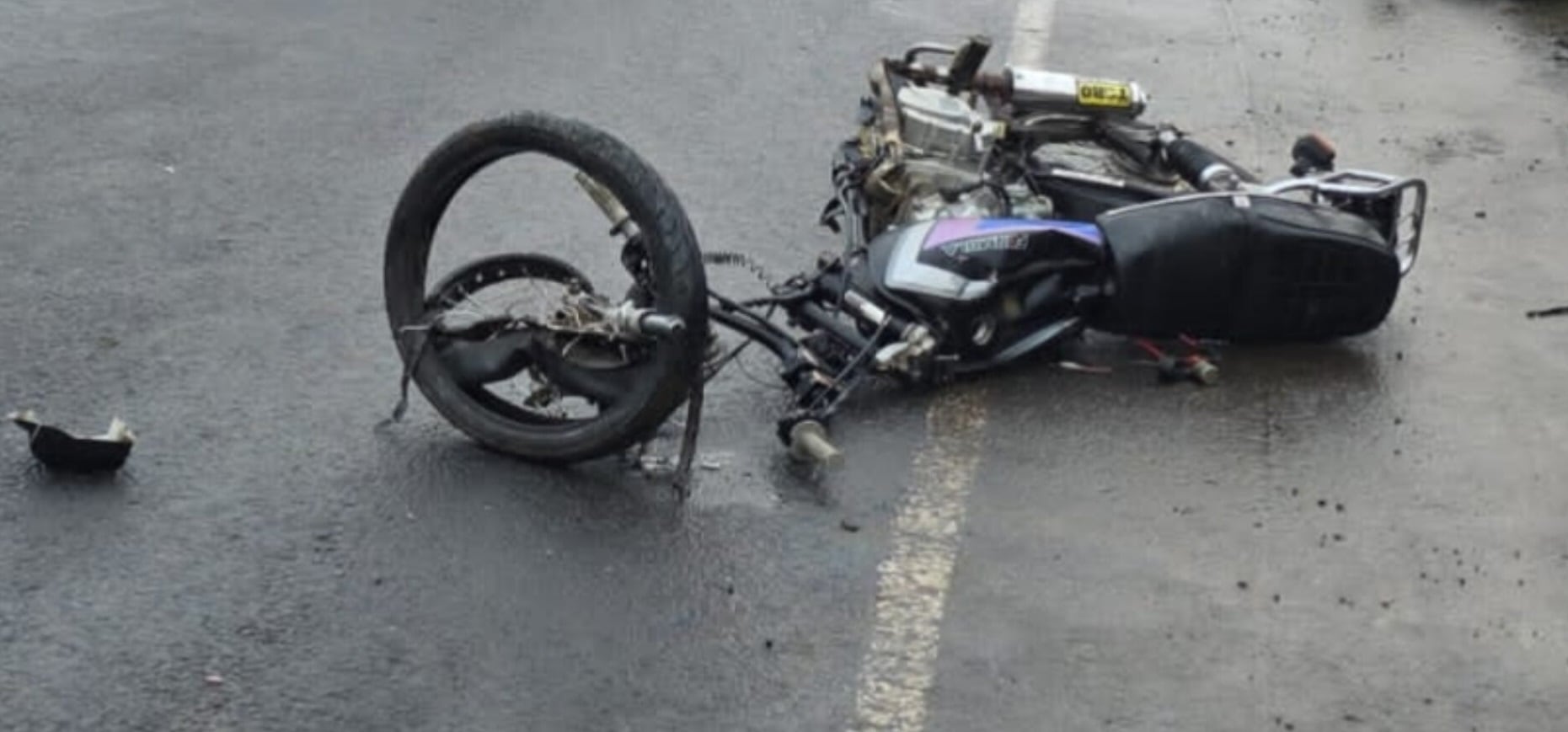 El muchacho de 22 años falleció en la escena mientras que la mujer murió cuando era llevada al hospital. Foto Allan Jara.