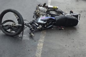 Pareja que viajaba en motocicleta muere tras chocar de frente contra carro en San Carlos