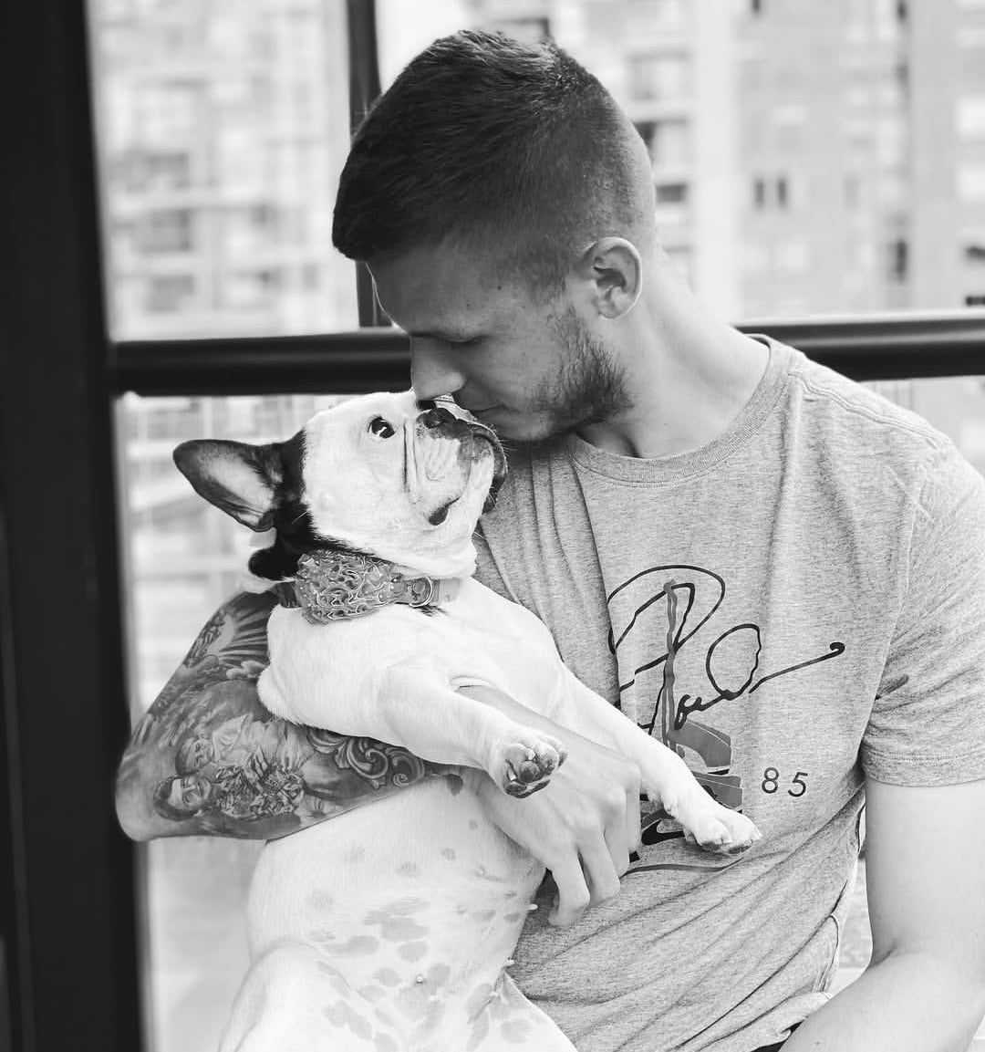 Vargas sufre la muerte de su perro