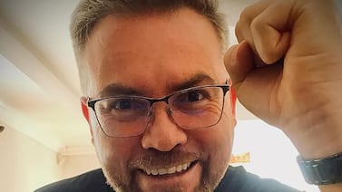 Vea el reclamo que le pegó un adulto mayor al Padre Mix en plena Teletón