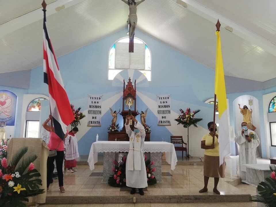 Armando Briceño Sánchez es un guanacasteco de la pura cepa. Nació hace 82 años en Bolsón de Santa Cruz y actualmente vive en Filadelfia. El sirve en el Santuario Diocesano Nuestra Señora de los Ángeles-Parroquia Cartagena en Guanacaste.