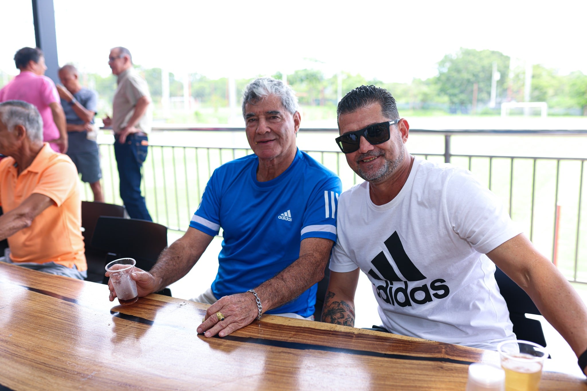 जॉनी क्युबेरोने CAR वर जोस पेपे क्युबेरोसोबत शेअर केले.