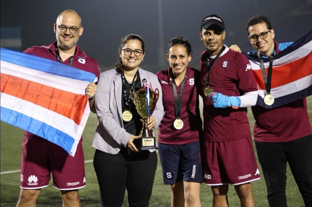 Karol Robles, entrenadora de Saprissa.