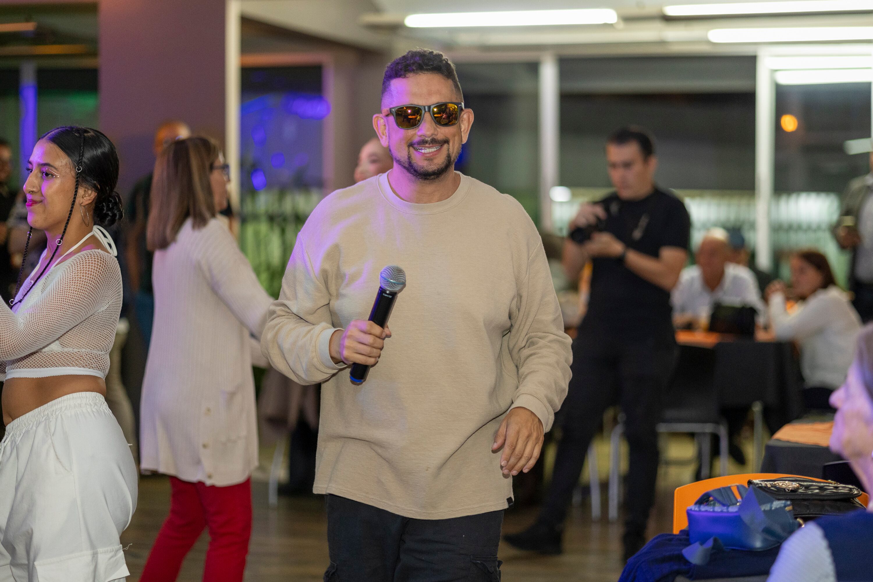 13/10/2024, San José, Grupo Nación, celebración del aniversario numero 18 del periódico La Teja, empleados y lectores reunidos para la celebración.