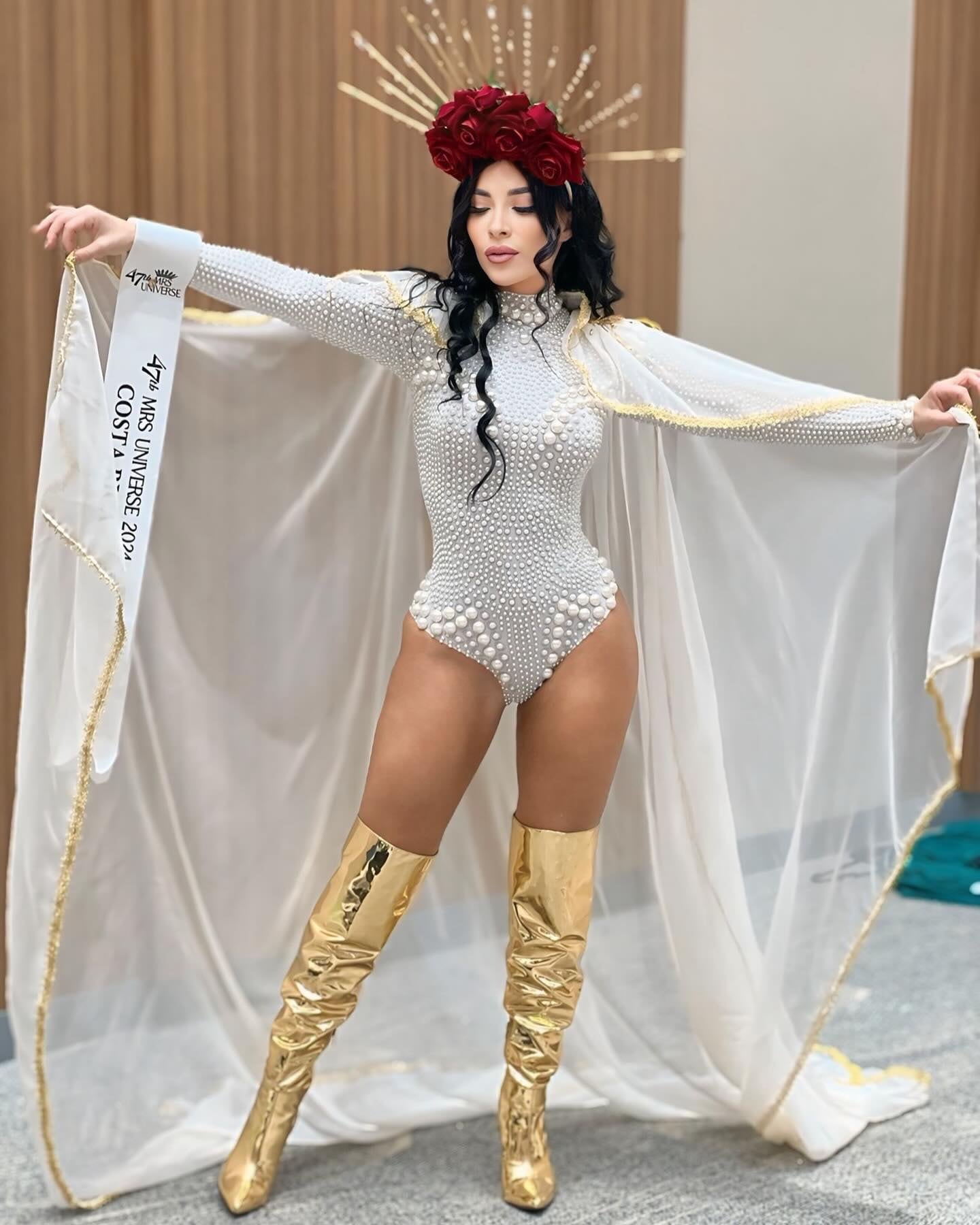 Fabiola Mora, hermana de Melissa Mora, participa en el Mrs. Universe 2024, en Corea del Sur.