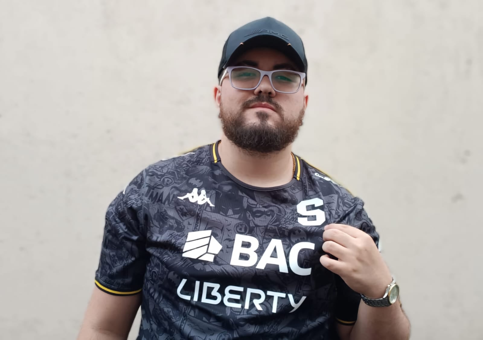 Krishua Mora es el encargado de hacer todo detrás de la página de Saprimundo