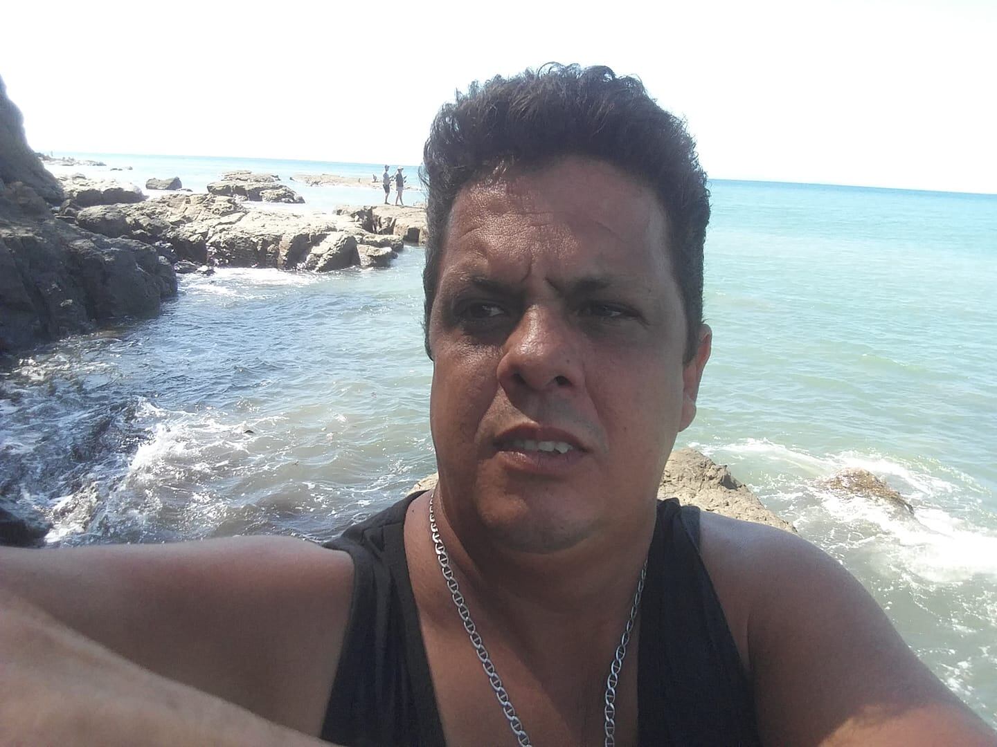 Ronald Ferreto, hombre que murió impactado por rayo en playa Tivives. Foto Facebook