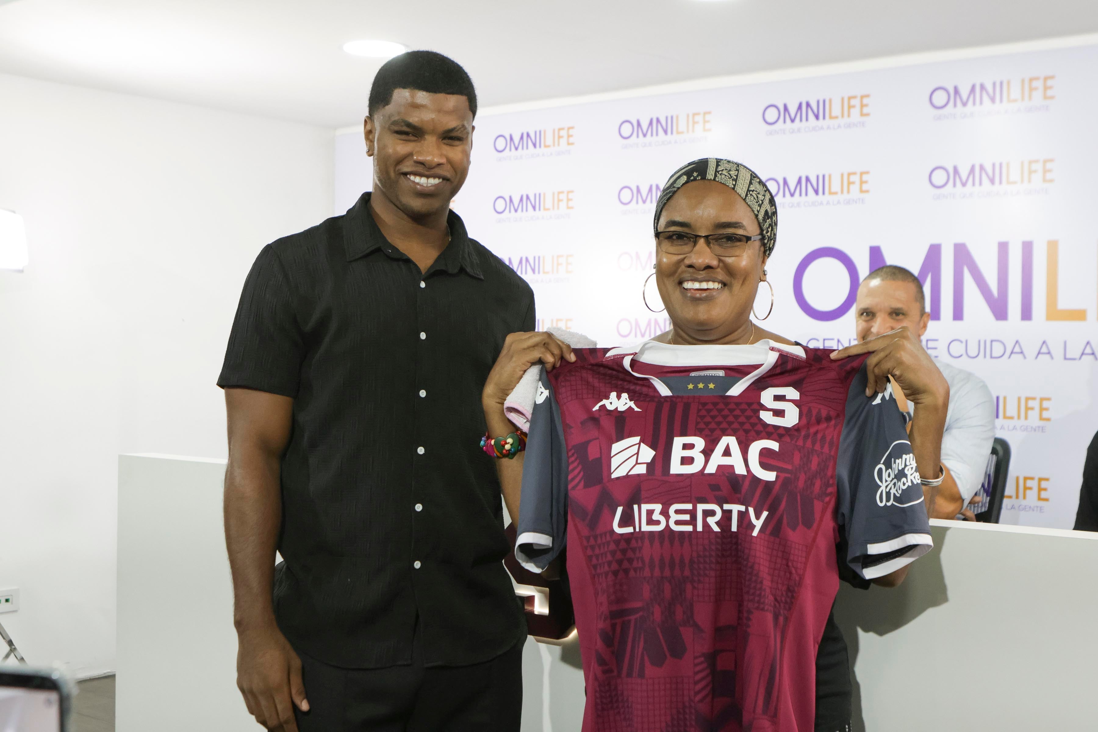 Saprissa presenta a sus nuevos jugadores panameños