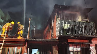 Fuego acabó con dos viviendas en Heredia