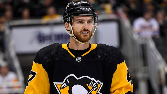 Adam Johnson jugador de Hockey falleció tras sufrir un accidente en un partido