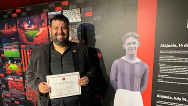 Aficionado e historiador de Alajuelense aportó imágenes únicas para poder montar el museo en el estadio Morera Soto