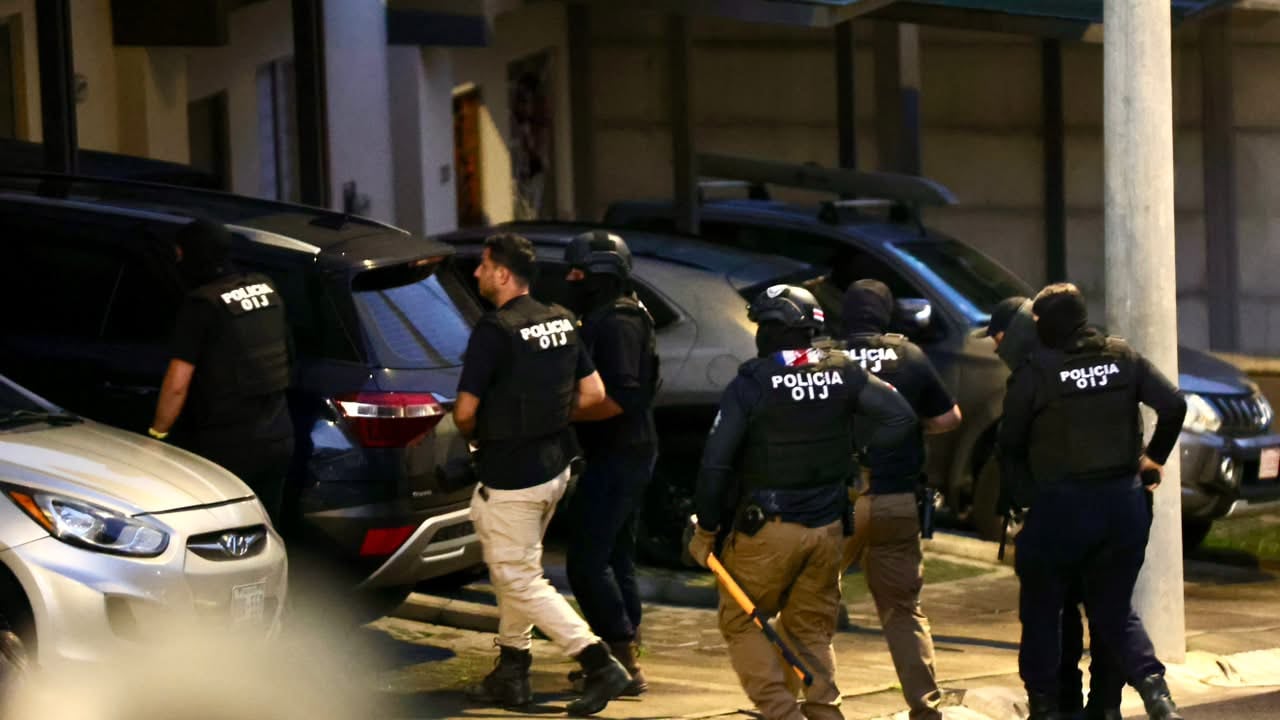 OIJ allana casa de sospechosa de asesinar a estadounidense con vaso de licuadora en lujoso apartamento.