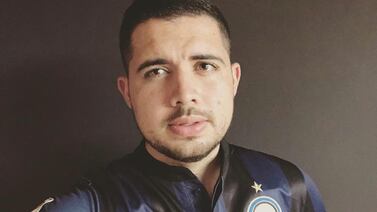 Periodista vive al máximo los juegos del Inter de Milán por herencia de su papá