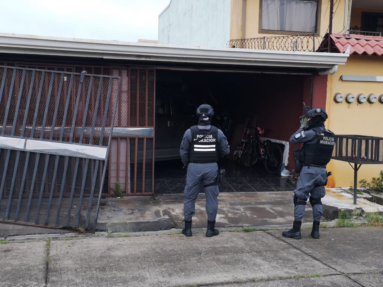 Detienen a abogado sospechosa de dar información falsa en trámite migratorio