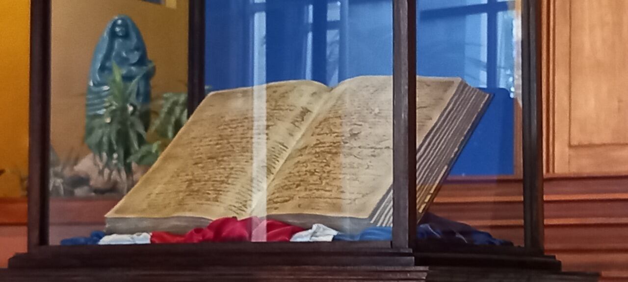 Una réplica del Acta de la Independencia se exhibe en la municipalidad de Cartago