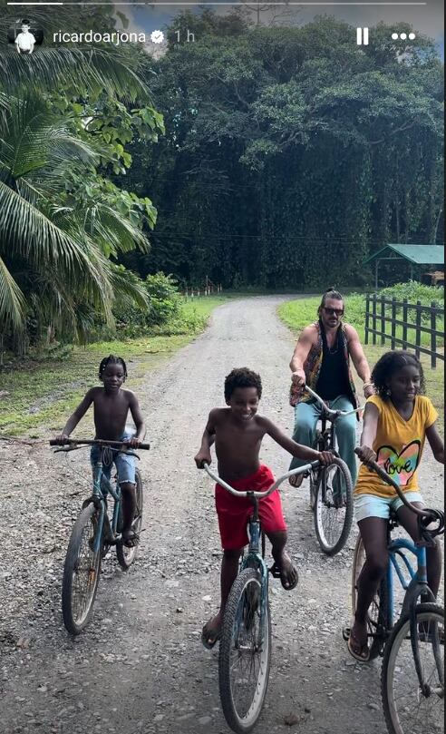 Estos niños limonenses pueden rajar que son amigos de Ricardo Arjona.