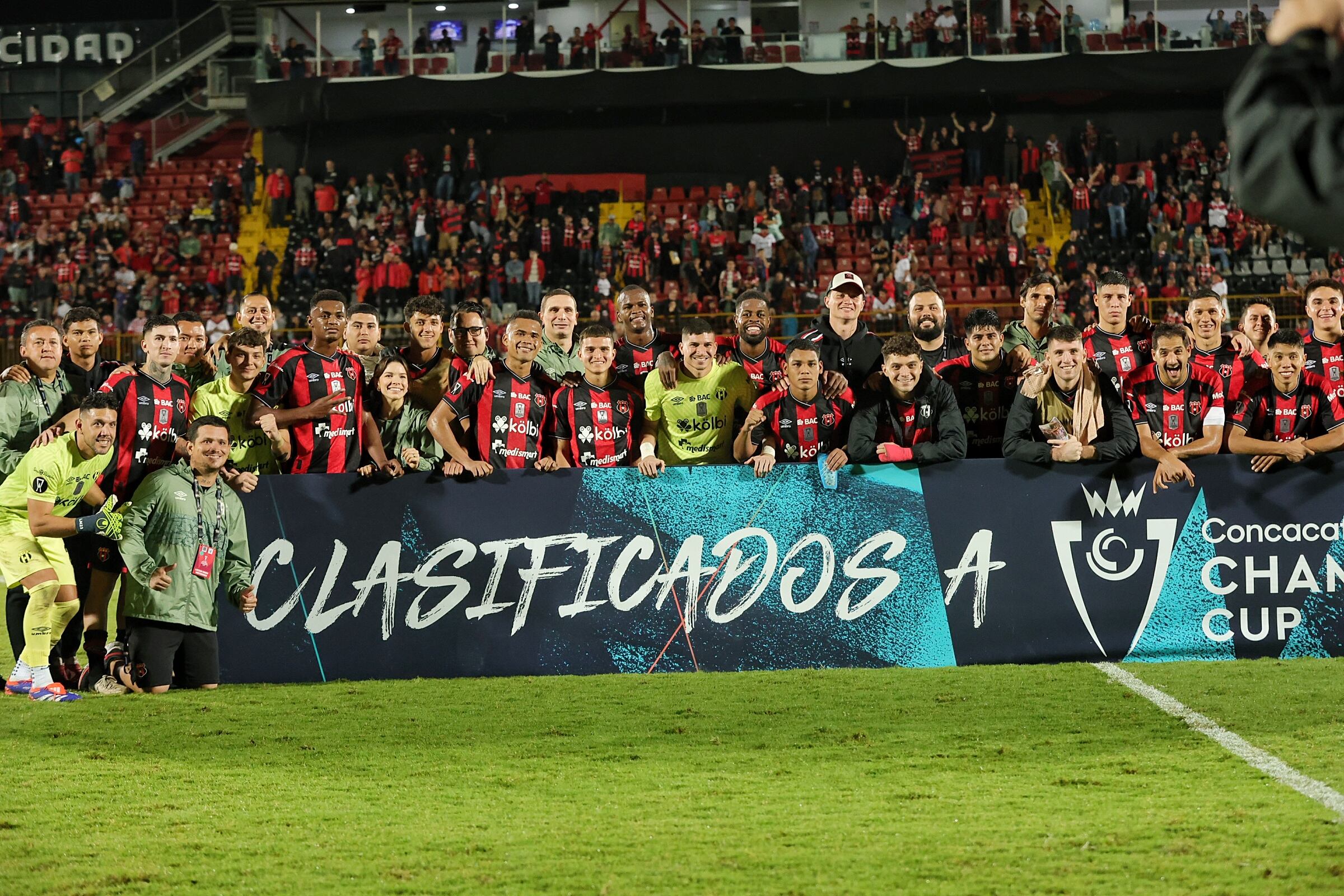 03/10/2024/ Juego entre Liga Deportiva Alajuelense vs Comunicaciones por los cuartos de final de la Central American Cup en el estadio Alejandro Morera Soto / foto John Durán