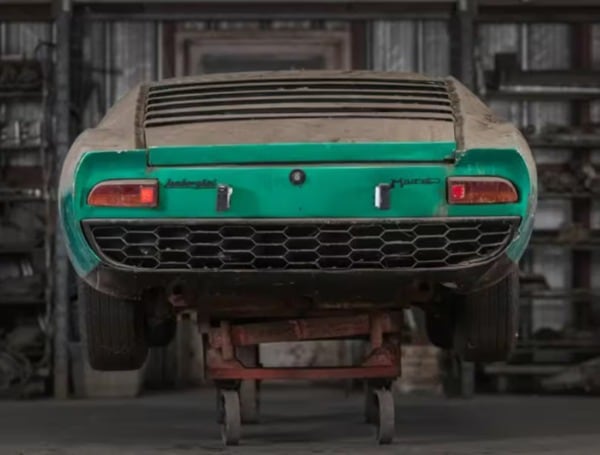 El Lamborghini Miura P400 fue hallado intacto tras 46 años oculto en Los Ángeles. Foto: Redes Sociales.