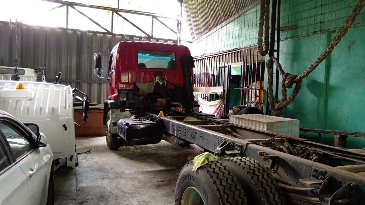 Hallan varios vehículos robados en propiedad en Sarapiquí.