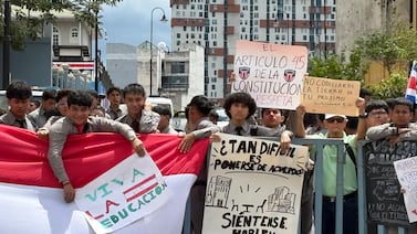 Estudiantes del Liceo de Costa Rica se niegan a que gobierno les quite terrenos de la institución y tomaron acciones