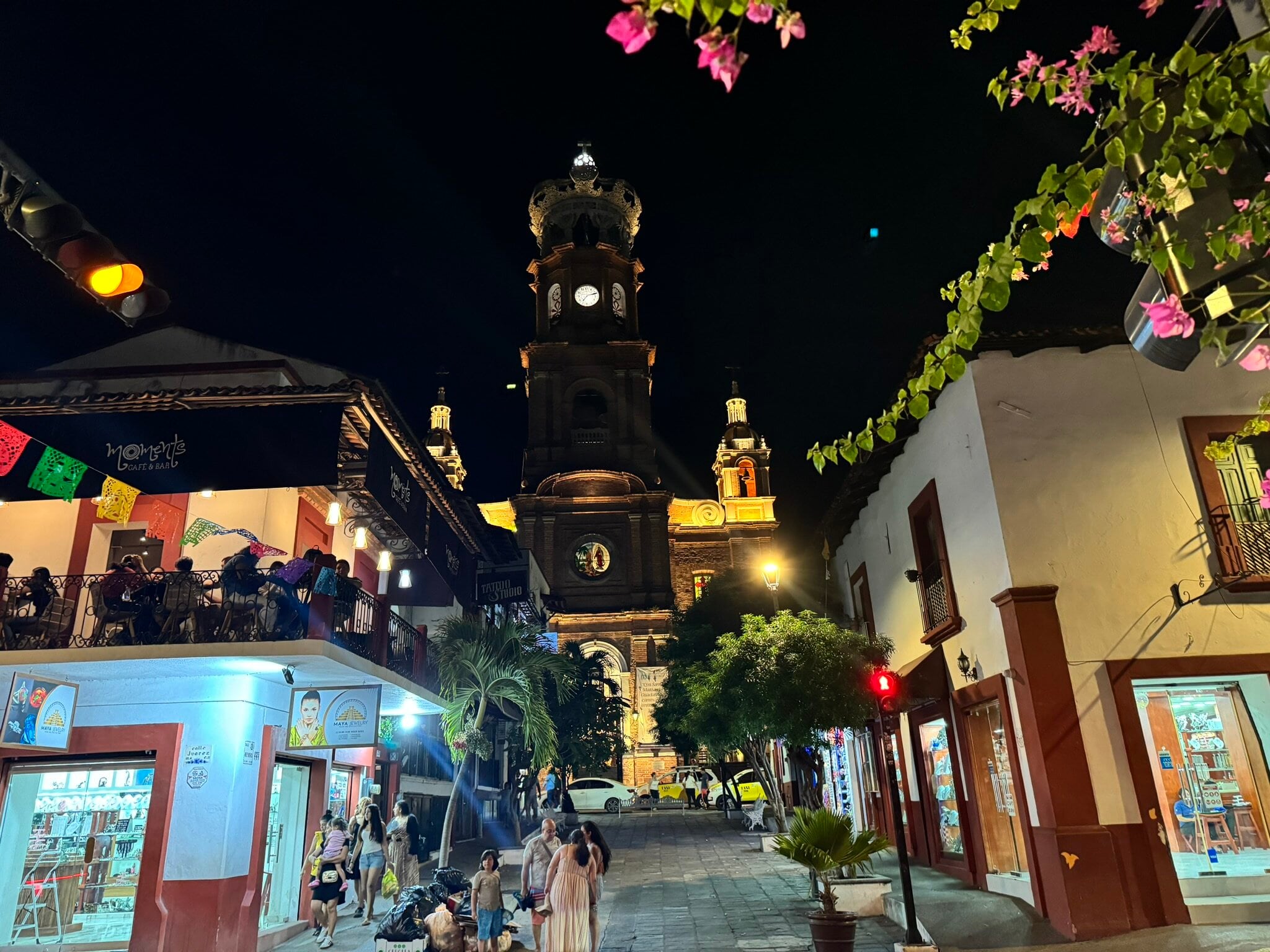 Iglesia de México se viste con la corona de la Virgen de Guadalupe y esta es su historia.