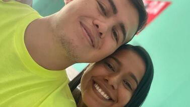 Novia de funcionario de Presidencia que murió en accidente cuenta entre lágrimas su bella historia de amor