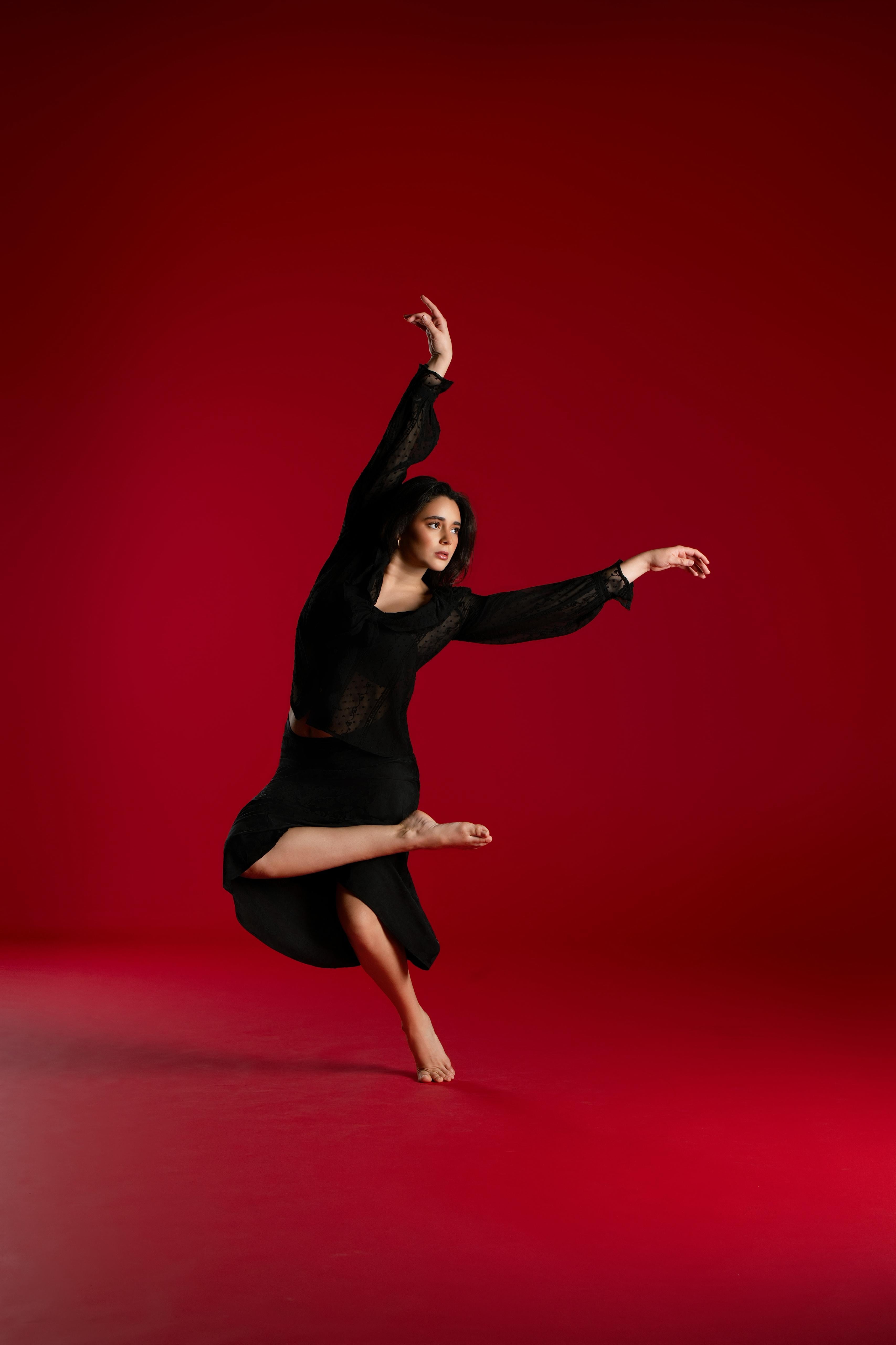 Costarricense pasa de bailar con Justin Bieber en el 2016 a ganar el Mundial de Danza con su equipo universitario este 2026. Jimena Casasola, de Curridabat, lideró histórico triunfo en el World of Dance y se gradúa con honores mientras lucha por su sueño en la élite mundial