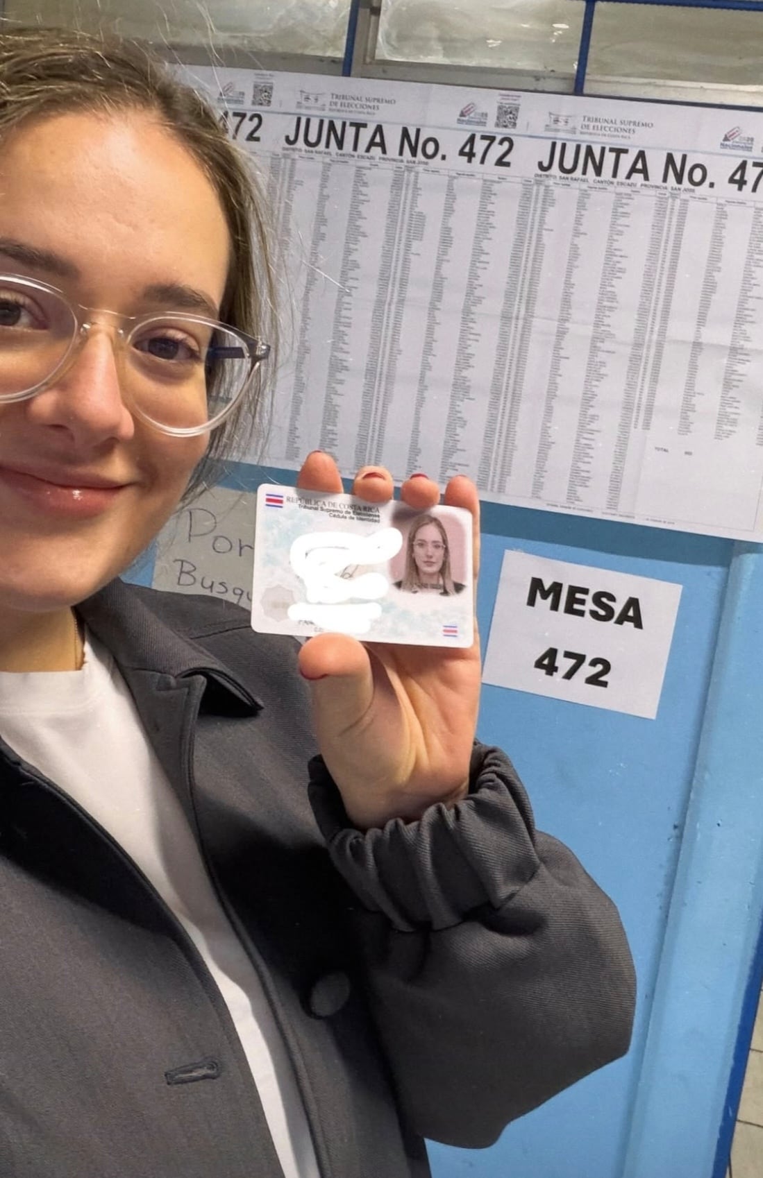 Parte de los famositicos que acudieron al llamado de salir a votar en estas Elecciones 2026.