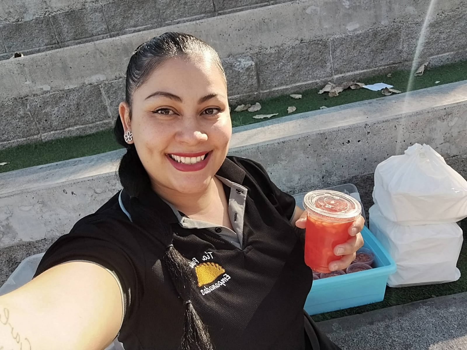 Paola Arias vende desayunos, chifrijos, empanadas y más