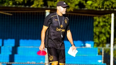 Keysher Fuller hará abuelo a reconocido entrenador y exfigura de Alajuelense