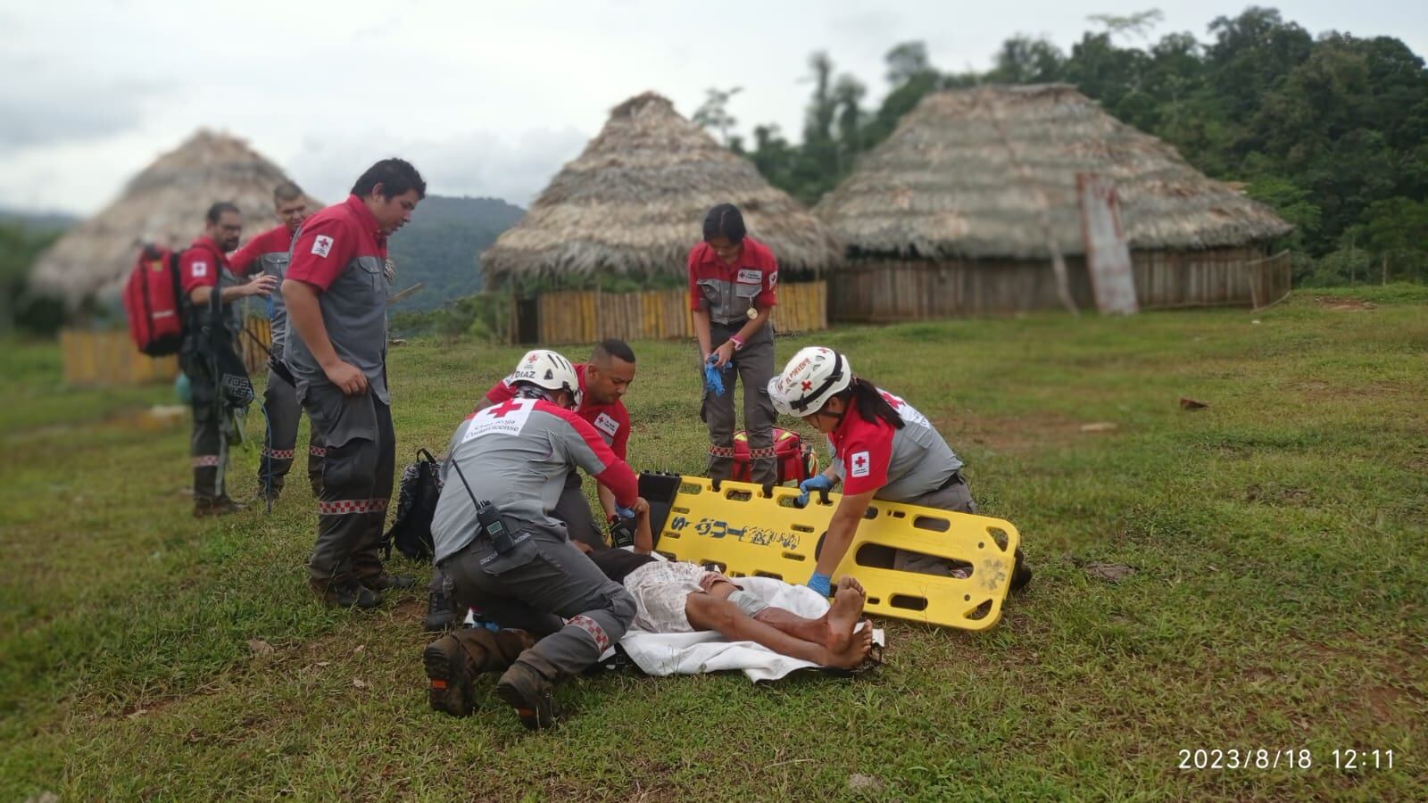 El hombre fue rescatado luego de que los socorristas caminaran cuatro horas. Foto: Cruz Roja