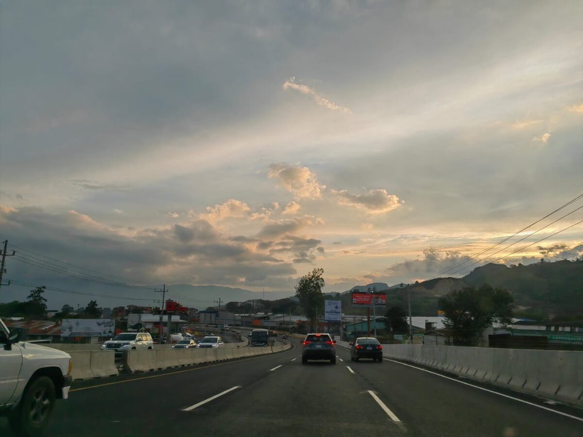 Un atardecer precioso nos acompañó todo el camino.