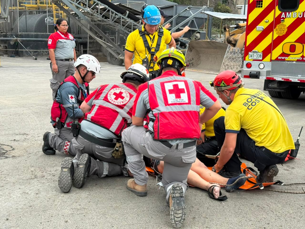 Mujer cae al cauce del río Torres; Cruz Roja despliega equipos especializados