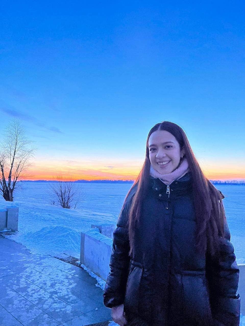 कोटेच्या 23 वर्षीय मारिया सेलेस्टे अल्वाराडो डुरानने नवीन वर्षाचा शुभारंभ केला आणि तिच्या गुडघ्यापर्यंत बर्फ पडला आणि तापमान शून्यापेक्षा 40 अंशांच्या खाली गेले जेथे ती एरोस्पेस अभियांत्रिकीचा अभ्यास करते.