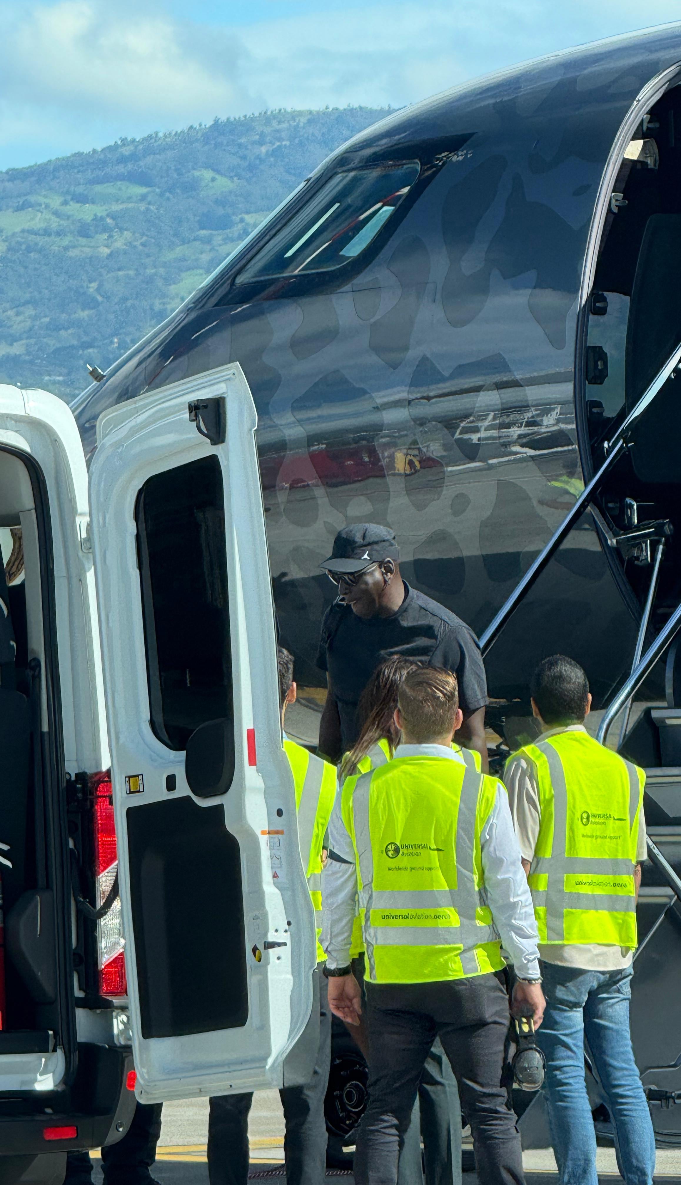 Michael Jordan llegó este lunes a Costa Rica para participar en un torneo de pesca deportiva, una de sus grandes pasiones. Instagram.