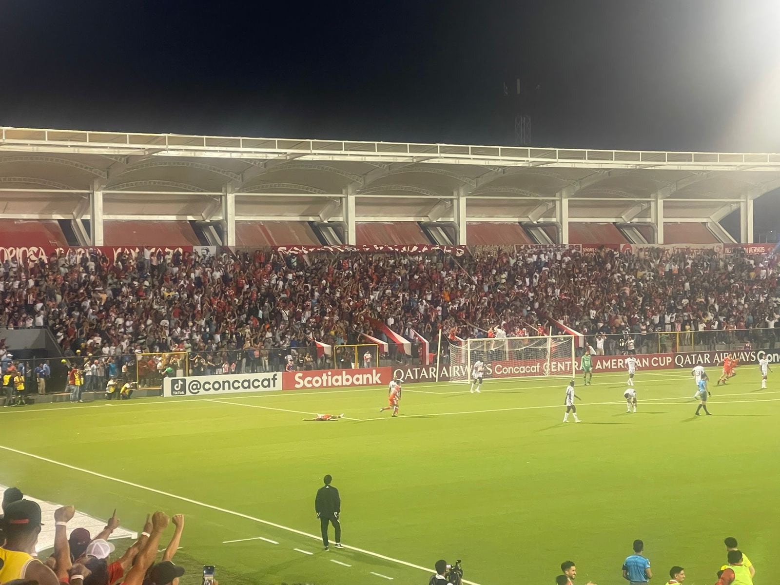 En el Estadio Independencia hubo una algarabía total con el gol que le hizo el Real Estelí a Saprissa.