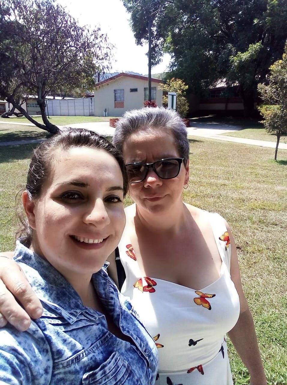 Rebeca Castillo, de 34 años y su mamá Flory Hernández Calderón, de 57 años. Foto: Silvia Coto