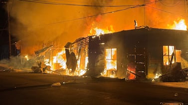 Devastador incendio reduce en cenizas las casas de tres familias en Puntarenas