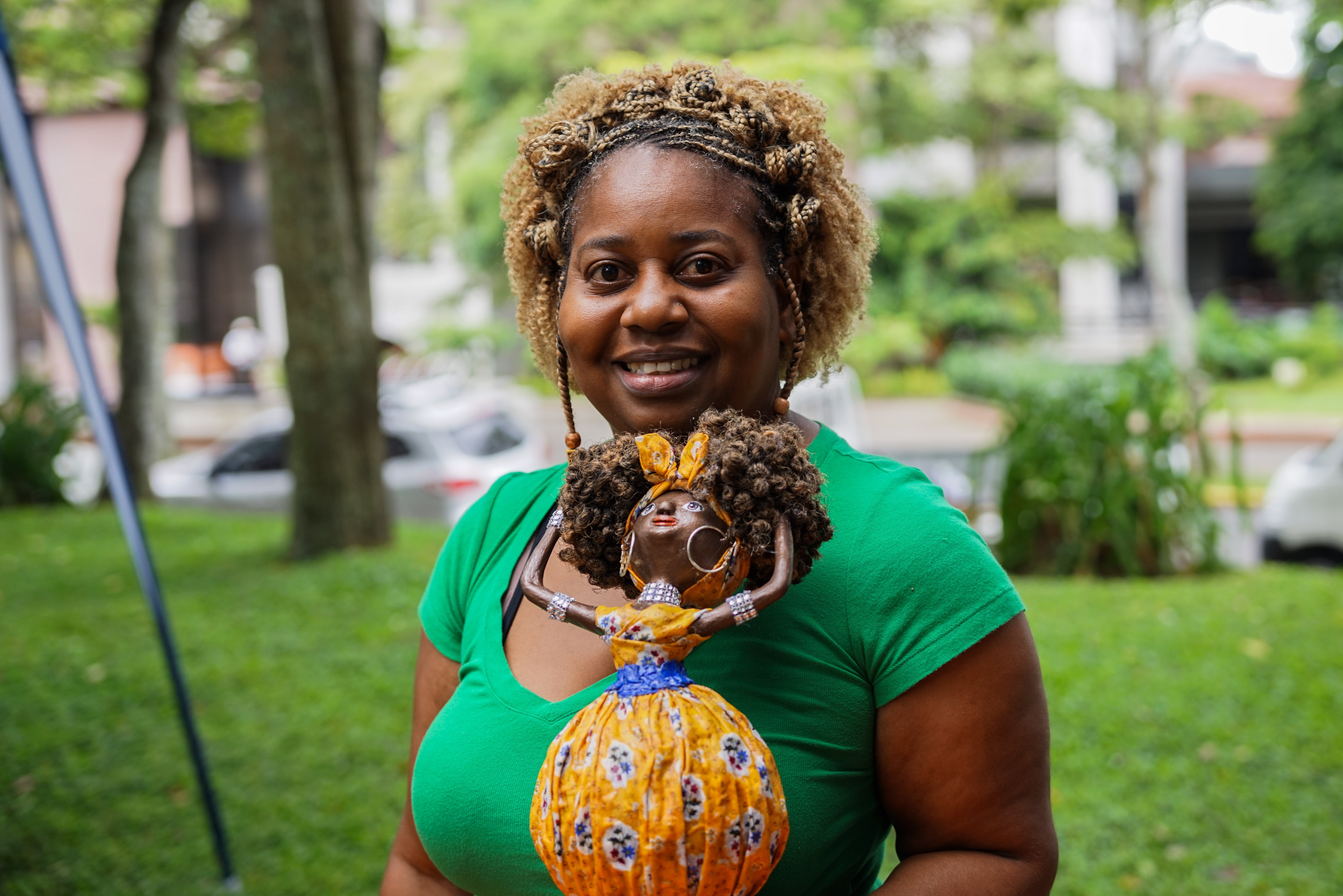 Talentosos artesanos como Dola Rose se hicieron presentes en un evento que mostró de lleno el talento afrocaribeño.
