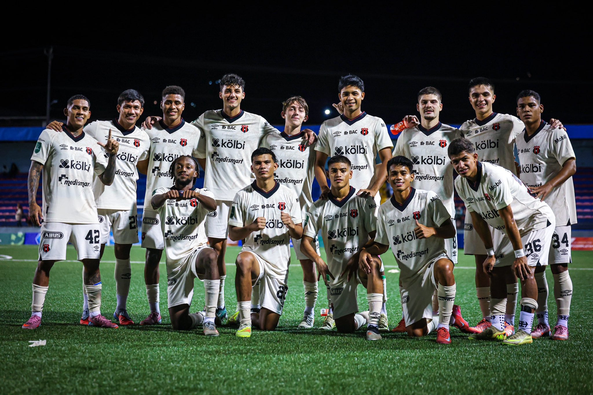 Liga Deportiva Alajuelense tuvo en convocatoria a 14 futbolistas jóvenes y el equipo terminó en cancha con una edad promedio de 20 años.