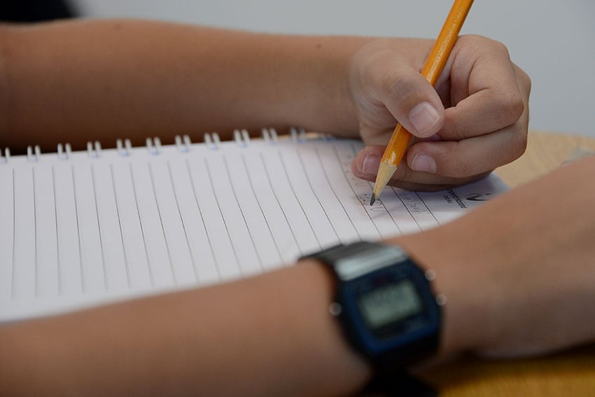 Hace 18 años doña Raquel Cantero Acosta, de San Ramón de Tres Ríos, tuvo a su hijo Diego Meseguer, quien llegó para cambiarle totalmente la forma de ver el mundo a la familia porque es zurdo y todo el planeta Tierra, incluida Costa Rica, está hecha para derechos.