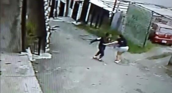 Una cámara de seguridad captó el atroz ataque. Foto cortesía.